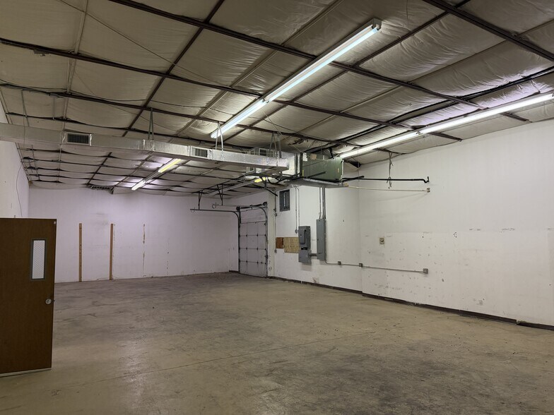 More Photos Of 9225 Ulmerton Rd, Largo Light Manufacturing For Sale