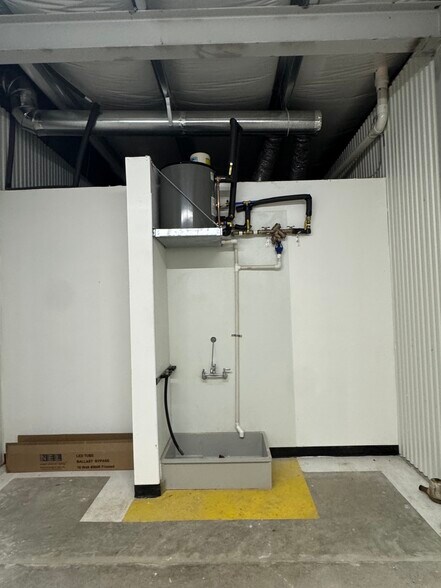 More Photos Of 109 E Clark St, La Plata Freestanding For Lease