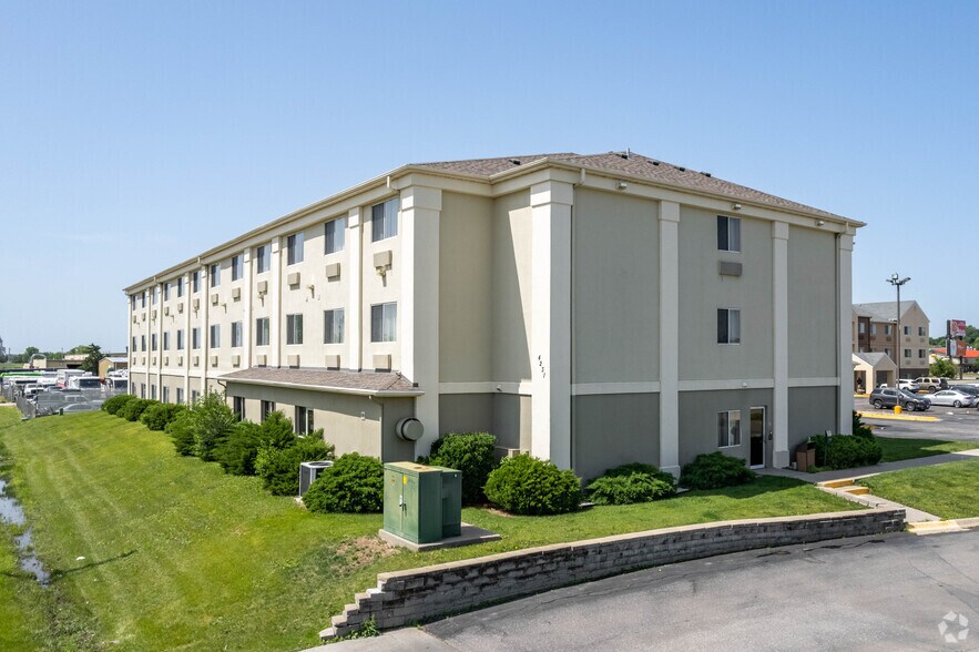 More Photos Of 4231 Industrial Ave, Lincoln Hotel For Sale