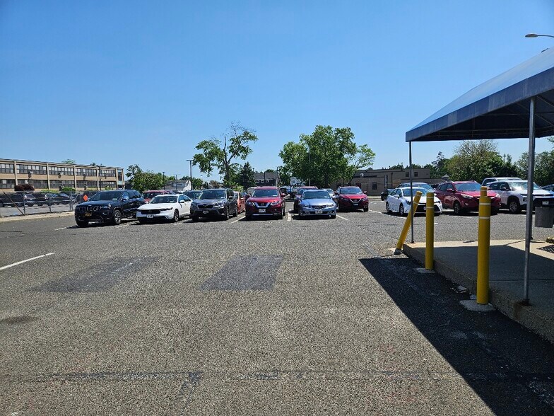 More Photos Of 3056-3068 Hempstead Tpke, Levittown Unknown For Lease