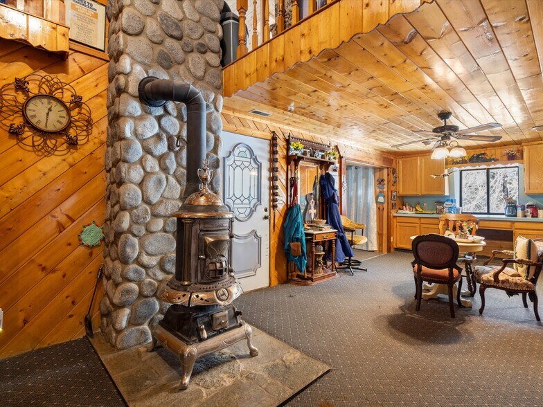 More Photos Of 900 S Highway 39, Huntsville Restaurant For Sale