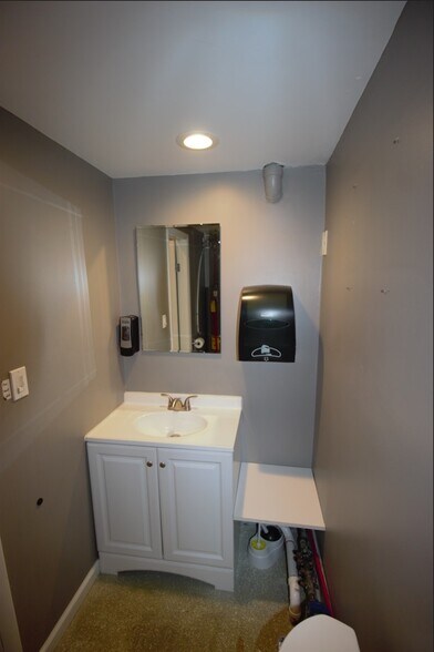 More Photos Of 52 Henry St, Hilton Warehouse For Sale