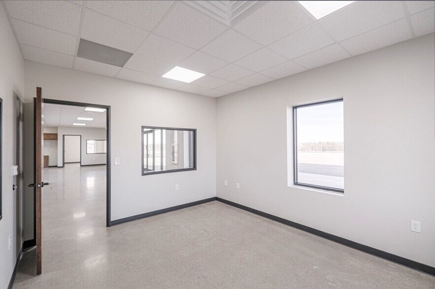 More Photos Of 5261 W Murphy St, Odessa Industrial For Lease