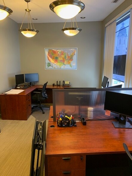 More Photos Of 760 N Ogden Ave, Chicago Office For Lease