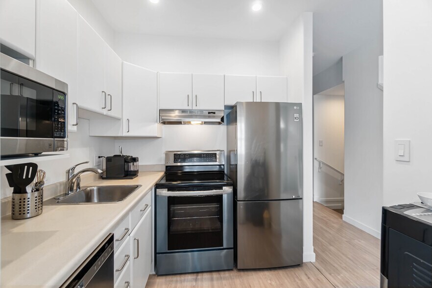 More Photos Of 10235 111 St NW, Edmonton Apartments For Sale