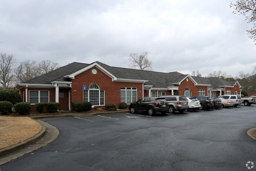 More Photos Of 101-106 Bombay Ln, Roswell Medical For Lease