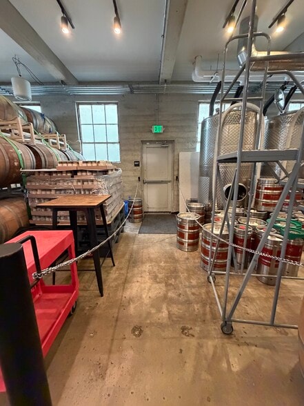 More Photos Of 700 E Broadway, Long Beach Restaurant For Lease