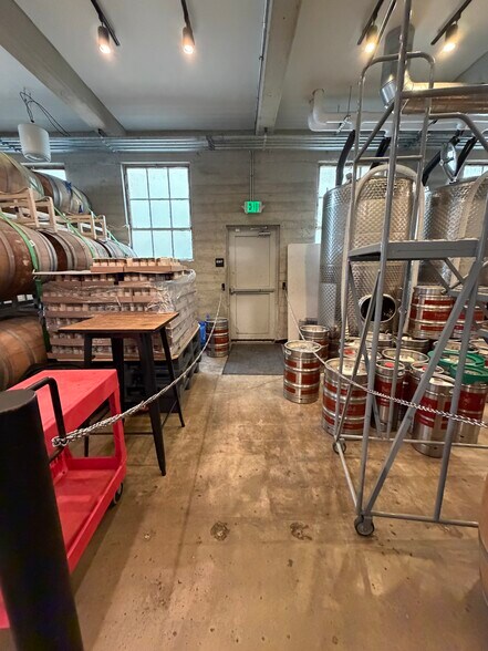 More Photos Of 700 E Broadway, Long Beach Restaurant For Sale