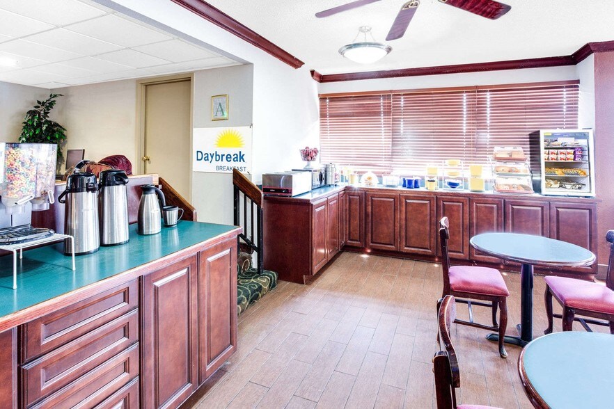 More Photos Of 2701 Highway 82 E, Greenville Hotel For Sale