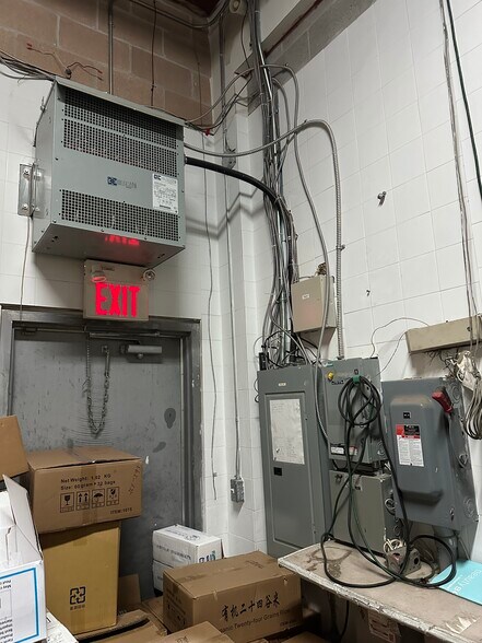 More Photos Of 21 Fairburn Dr, Markham Light Distribution For Sale