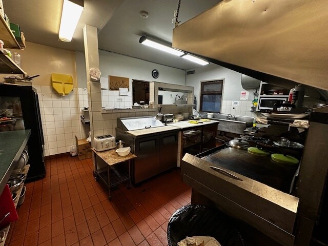 More Photos Of 2216 20th St, Delburne Hotel For Sale