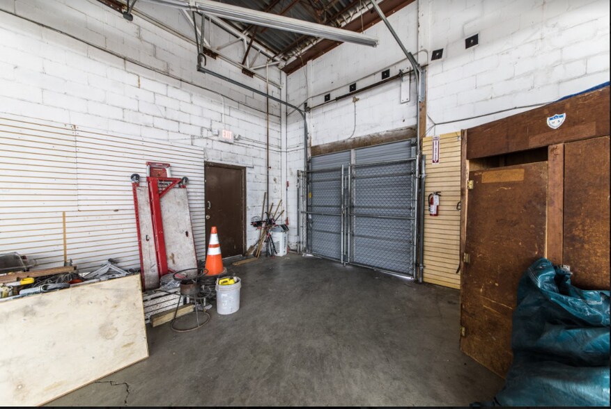 More Photos Of 2730 Delmar Blvd, Saint Louis Warehouse For Lease