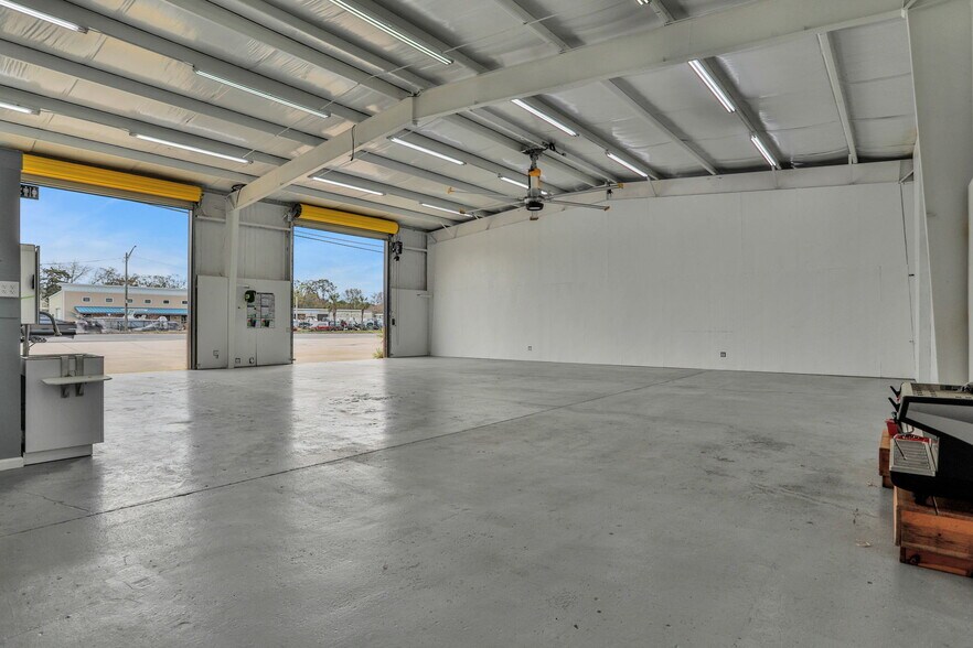 More Photos Of 13755 Atlantic Blvd, Jacksonville Light Manufacturing For Lease