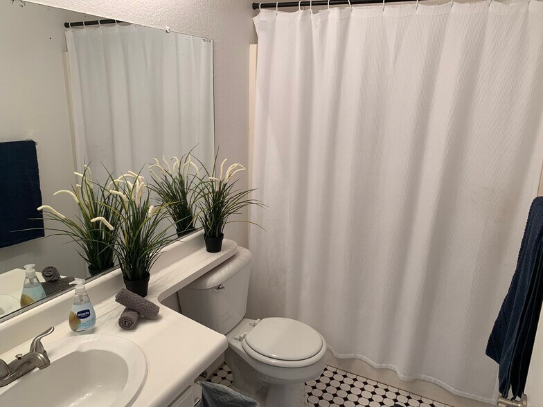 More Photos Of 4210 52nd St, San Diego Apartments For Sale