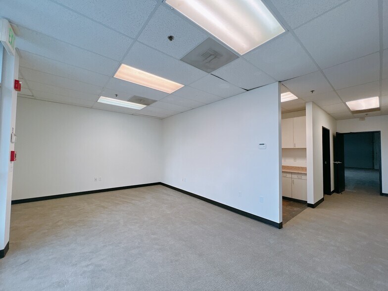 More Photos Of 15350 Fairfield Ranch Rd, Chino Hills Warehouse For Lease