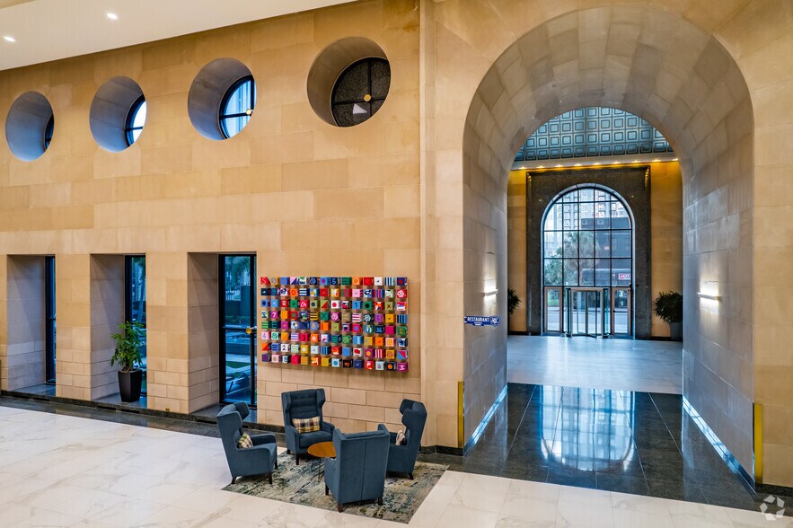 More Photos Of 390 N Orange Ave, Orlando Office For Lease