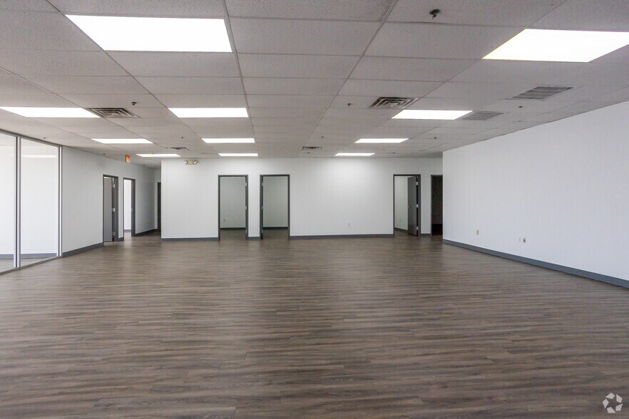 More Photos Of 2213 E Pioneer Dr, Irving Manufacturing For Lease