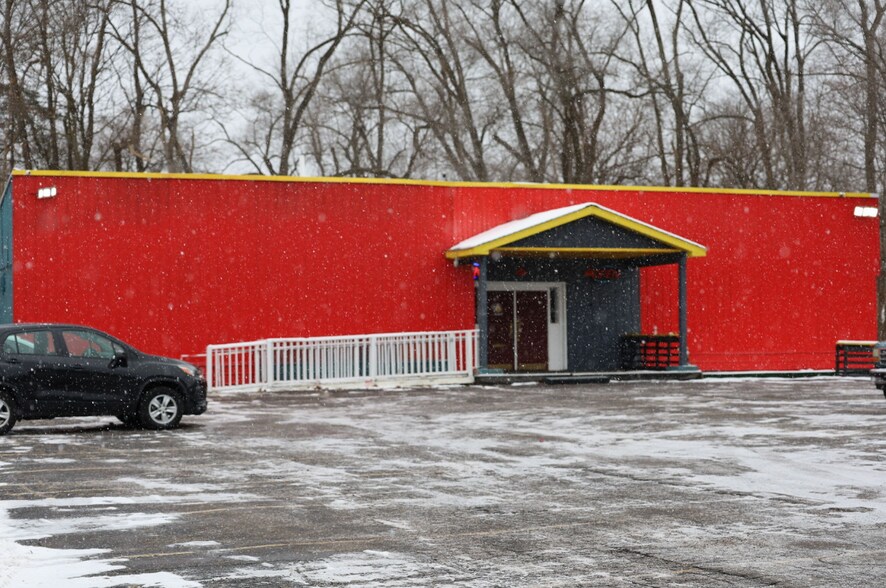 More Photos Of 883 North Ave, Battle Creek Restaurant For Sale