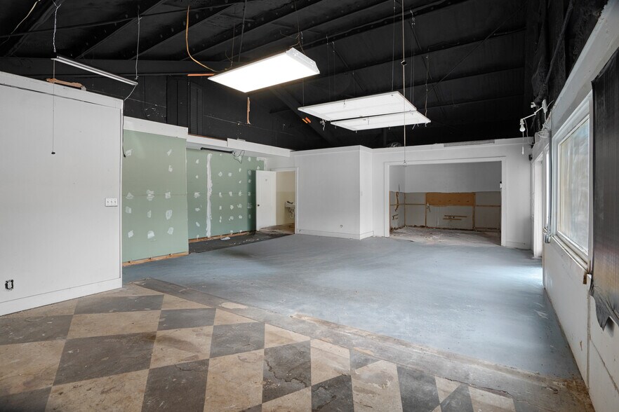 More Photos Of 1350 Central Ave, Sarasota Warehouse For Lease