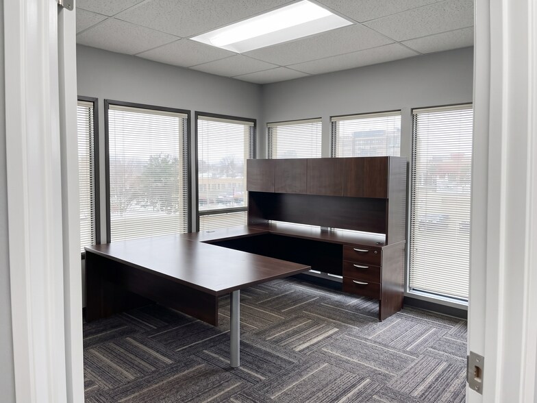 More Photos Of 176 Kaska Rd, Sherwood Park Flex For Lease