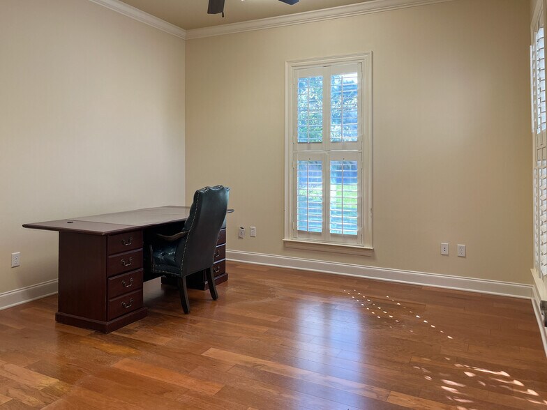 More Photos Of 1201 S Purpera Ave, Gonzales Office For Lease
