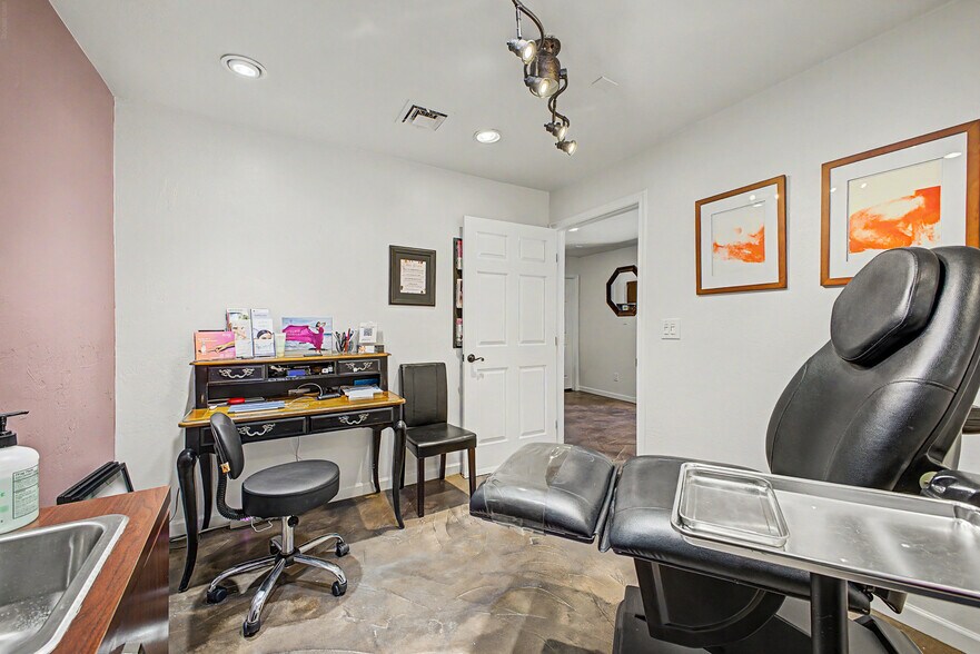 More Photos Of 7506 E Monterey Way, Scottsdale Office For Sale