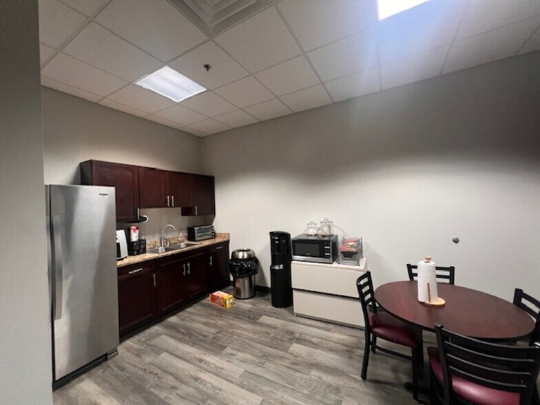 More Photos Of 2125 Barrett Park Dr NW, Kennesaw Office For Lease