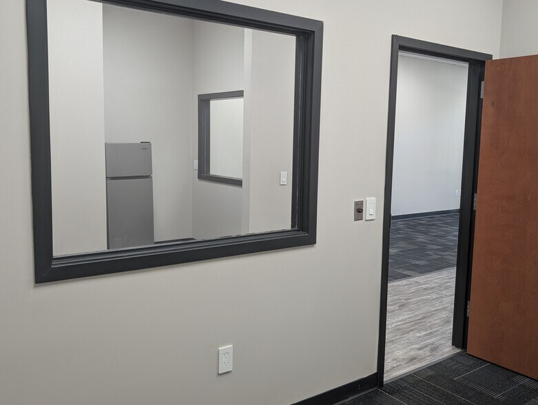 More Photos Of 12276 San Jose Blvd, Jacksonville Coworking Space