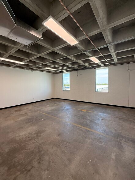 More Photos Of 7224 E McDowell Rd, Scottsdale Auto Dealership For Lease