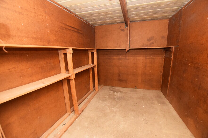 More Photos Of 713 Fenton Rd, Flint Warehouse For Sale