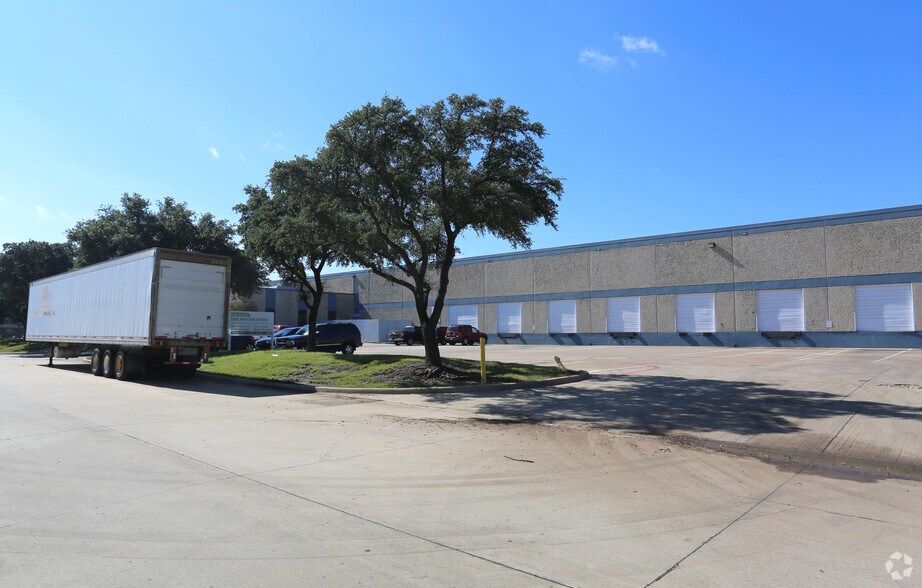 More Photos Of 1255 Champion Cir, Carrollton Warehouse For Lease