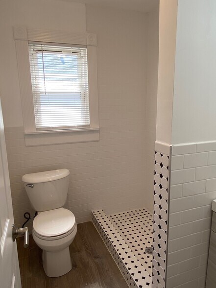 More Photos Of 526-532 Merrick Rd, Rockville Centre Storefront Retail Residential For Sale