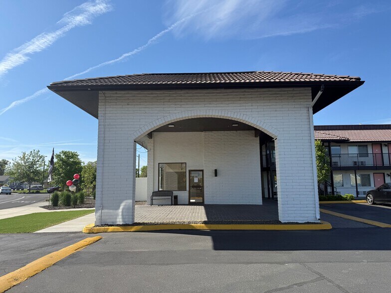 Primary Photo Of 615 Jadwin Ave, Richland Apartments For Lease