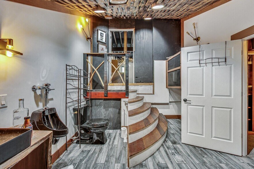 More Photos Of 3693-3705 W Grand Ave, Chicago Warehouse For Sale