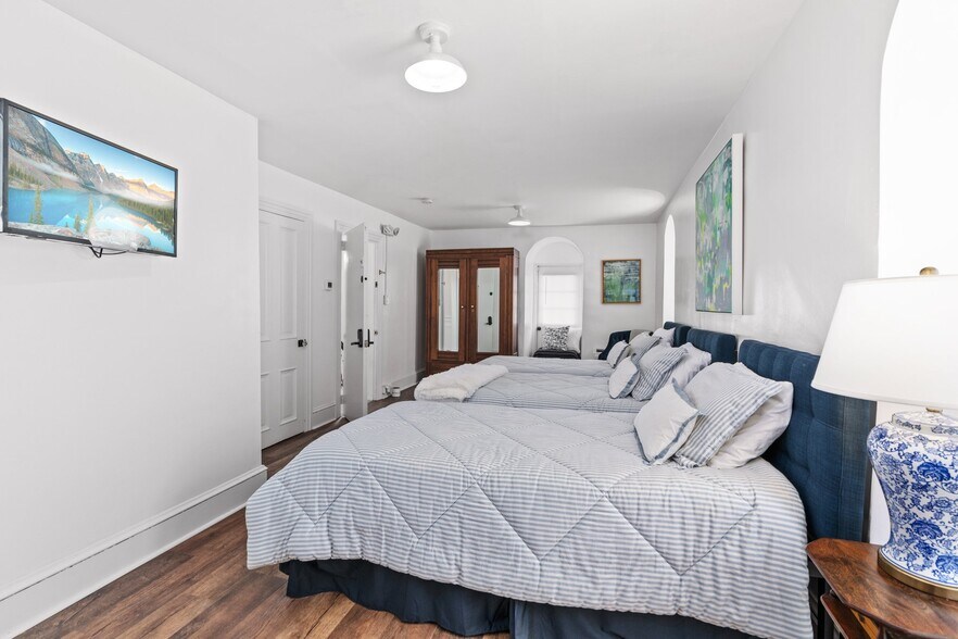 More Photos Of 11 E Philadelphia Ave, Boyertown Hospitality For Sale