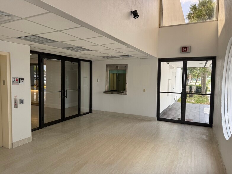 More Photos Of 2434 Hollywood Blvd, Hollywood Office For Sale