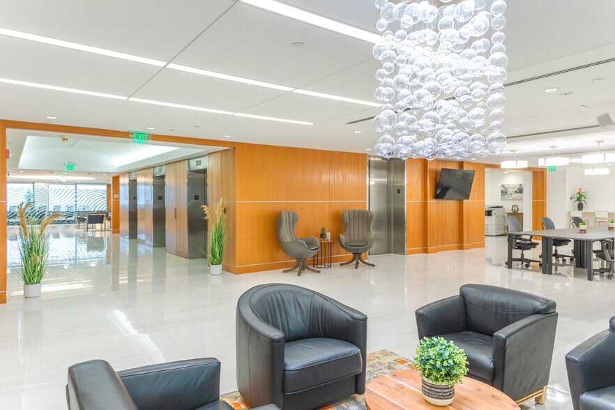 More Photos Of 2 S Biscayne Blvd, Miami Office Residential For Lease