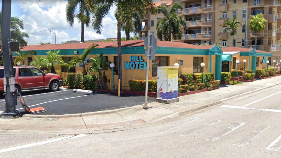 More Photos Of 418 S Federal Hwy, Hollywood Hotel For Sale