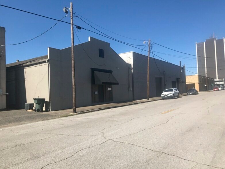 More Photos Of 740 Fannin St, Beaumont Warehouse For Lease