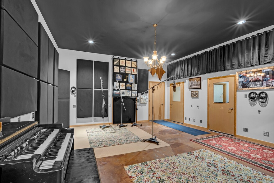 More Photos Of 1431 E 3rd St, Tulsa Specialty For Sale