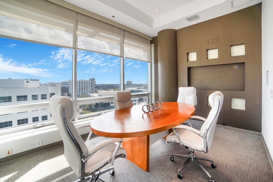 More Photos Of 20900 NE 30th Ave, Aventura Office Residential For Lease