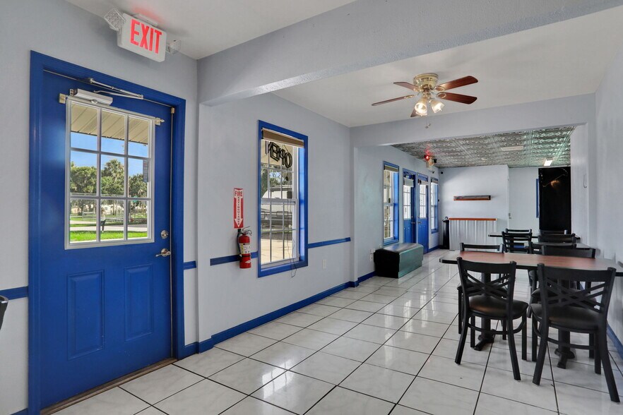 More Photos Of 413 Elm St, Welaka Freestanding For Sale