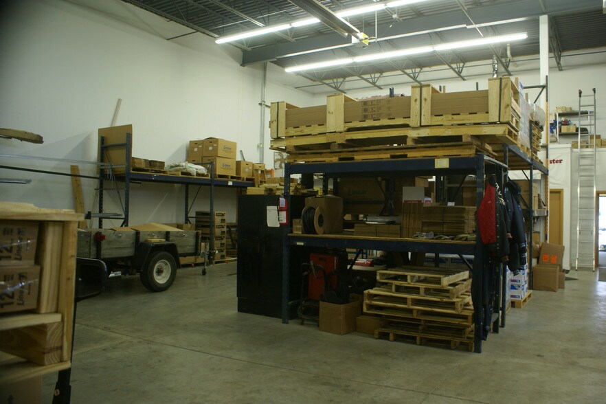 More Photos Of 13743 NE Aberdeen St, Ham Lake Warehouse For Lease