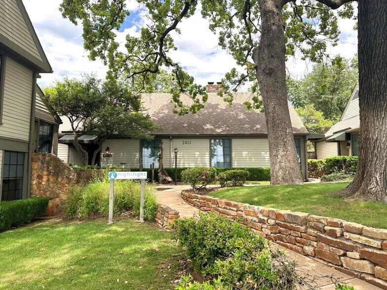 More Photos Of E Skelly Dr & S Lewis, Tulsa Office For Lease