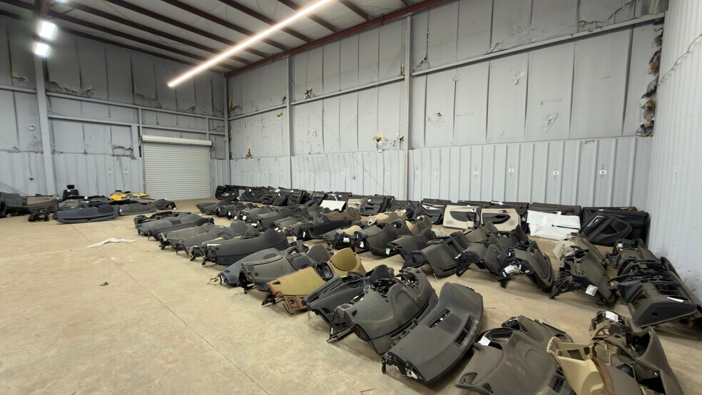 More Photos Of 2800 Delano St, Pensacola Warehouse For Lease