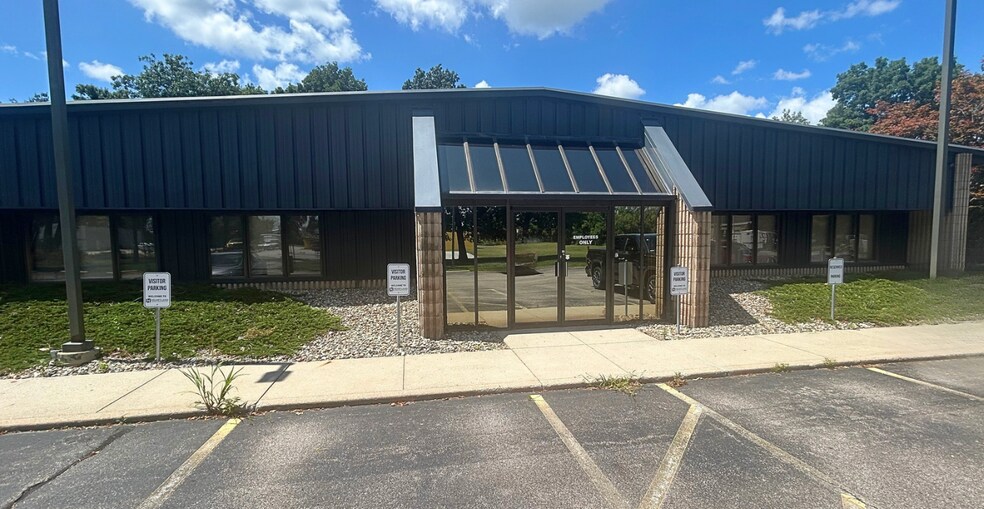 Primary Photo Of 2831 Dexter Dr, Elkhart Office For Lease