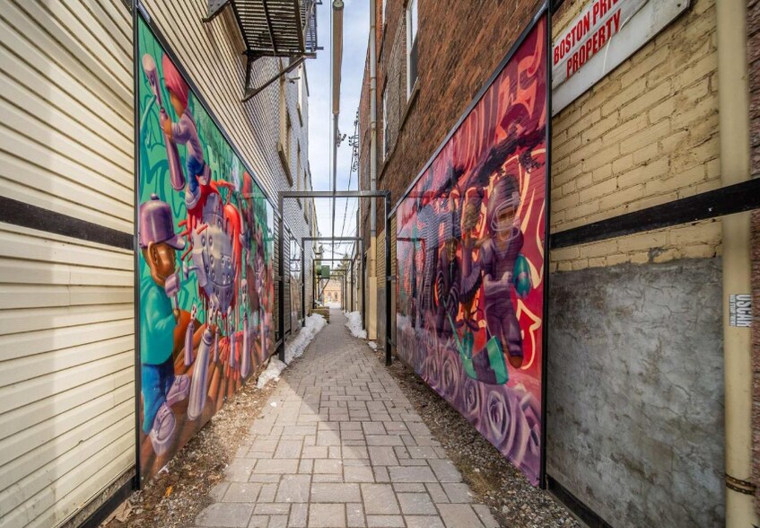 More Photos Of 138 King St E, Gananoque Restaurant For Lease