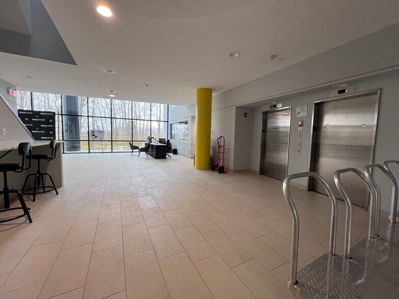 More Photos Of 250 Turnpike Rd, Southborough Office For Lease