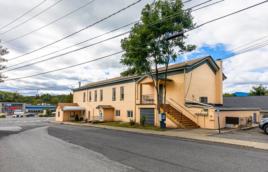 More Photos Of 141 Ulster Ave, Saugerties Storefront Retail Residential For Sale