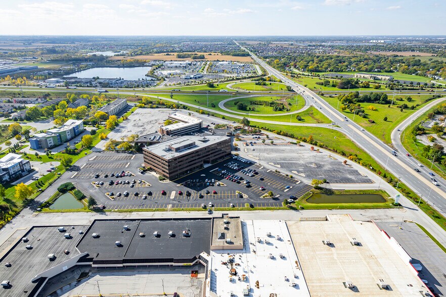 More Photos Of 500 Holiday Plaza Dr, Matteson Hotel For Sale